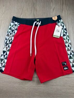 Quiksilver Rothman Arch 18 boardshorts. NWT.